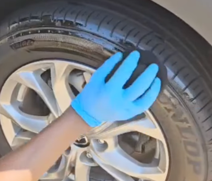 Tyre & Bumper Gloss